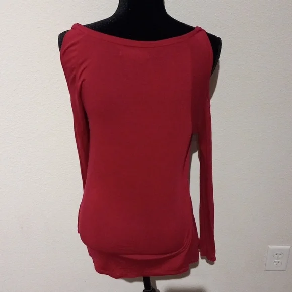 ROCK & REPUBLIC pink open shoulder medium top with flow sleeves - Picture 3 of 9